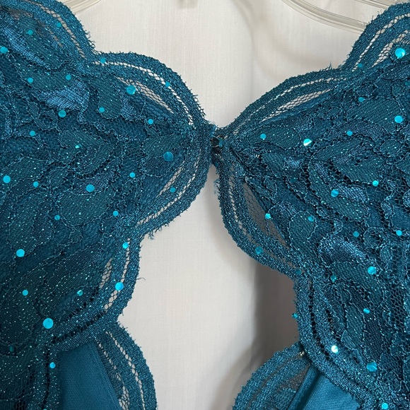 Sequin Mermaid Style Dress - Picture 5 of 8